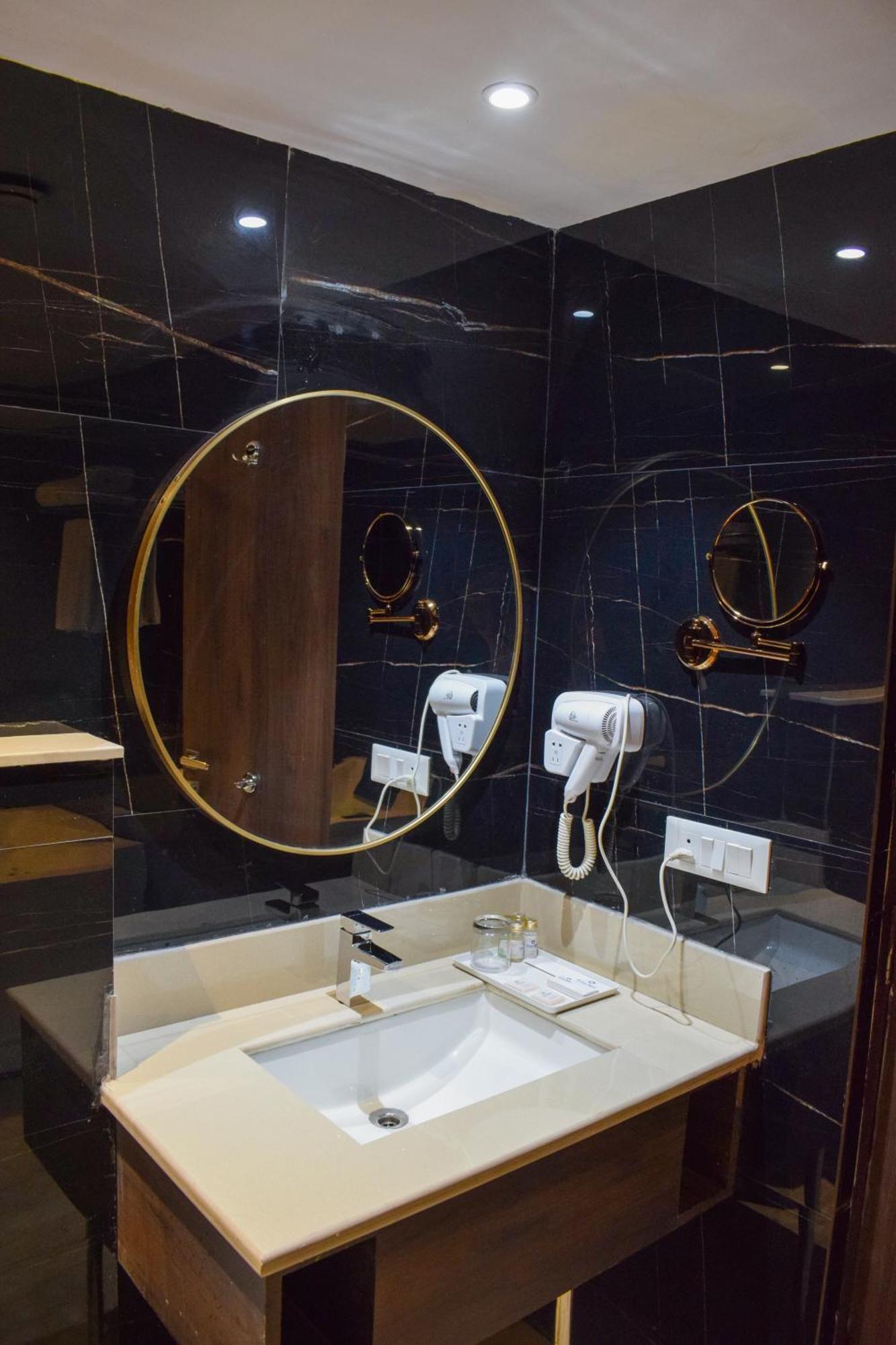 Tulip Inn Shravasti Bahraich Εξωτερικό φωτογραφία